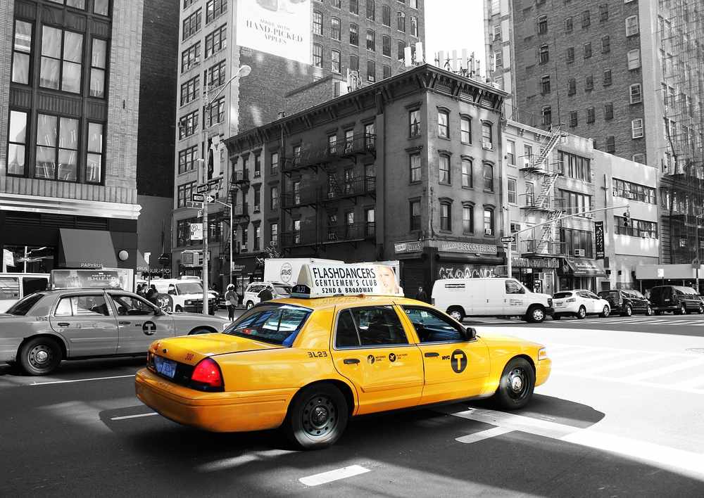 Chauffeur de taxi au volant Chauffeur de taxi au volant